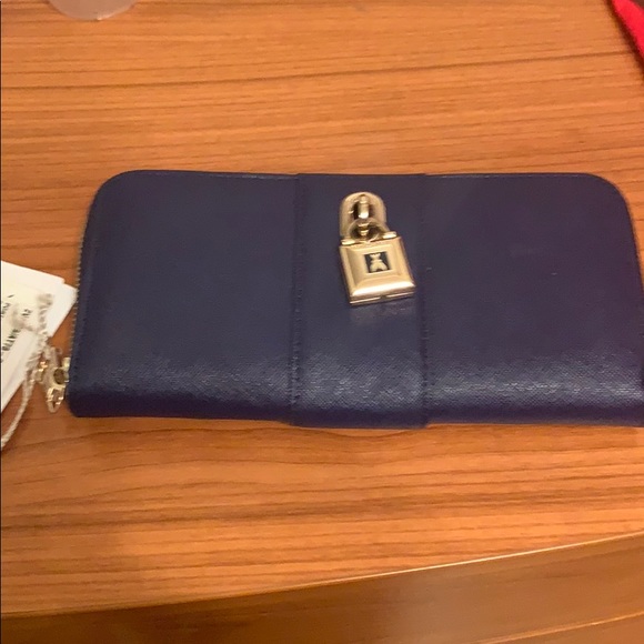 Beautiful Italian  Patricia Pepe wallet - Picture 3 of 4